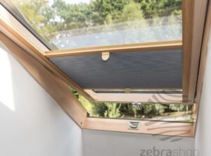 Rolety plissé pro střešní okna: Elegantní a funkční řešení stínění od značky ZEBRA